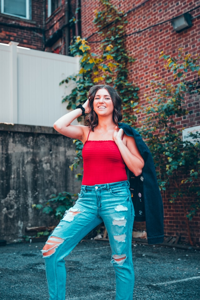 Olive drab green insulated bottle with flared screw lid and flat top.